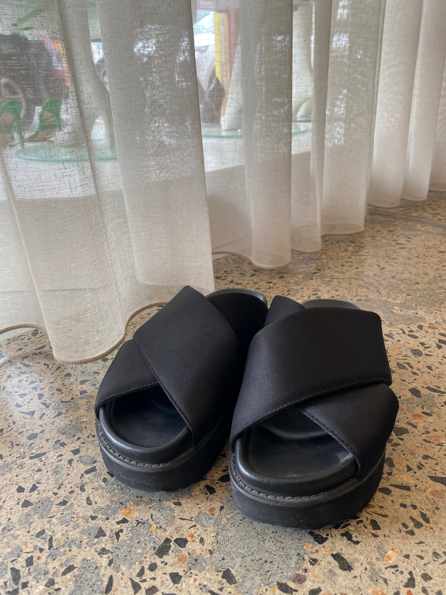 Henne Cross Over Slides - Size 39