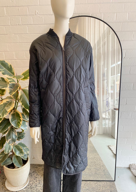 Everlane Black ReNew Long Liner Coat - Size XS (8-10)