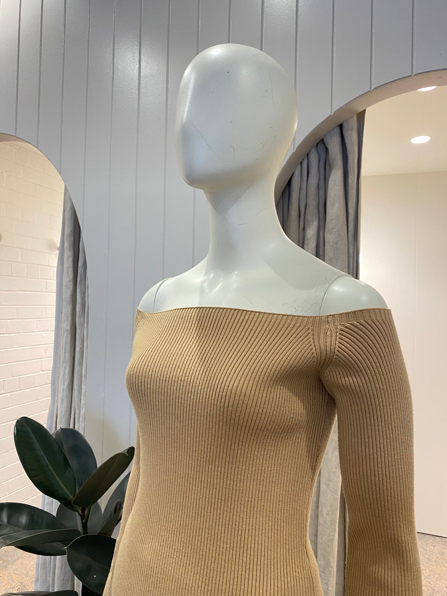 Henne Camel Ribbed Cardigan Top - Size 8