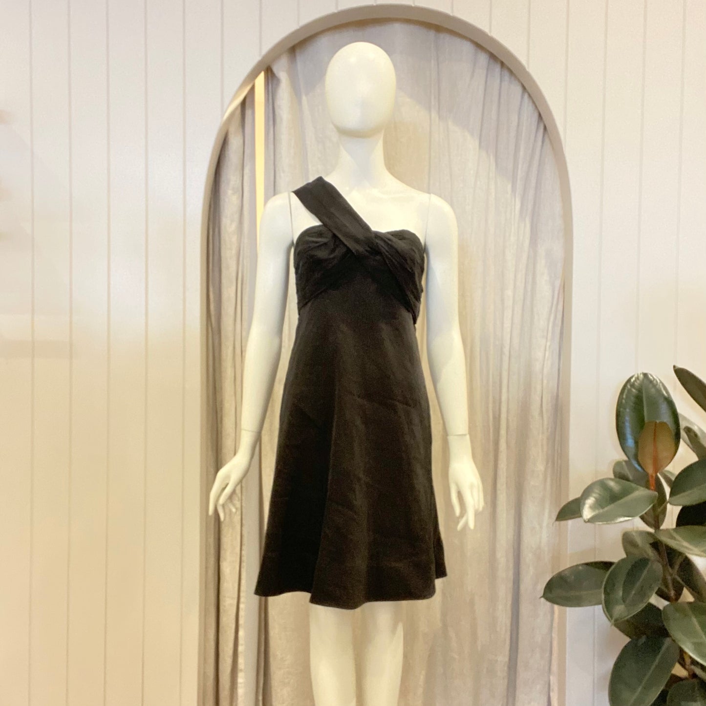 Country Road One Shoulder Mini - Size 8
