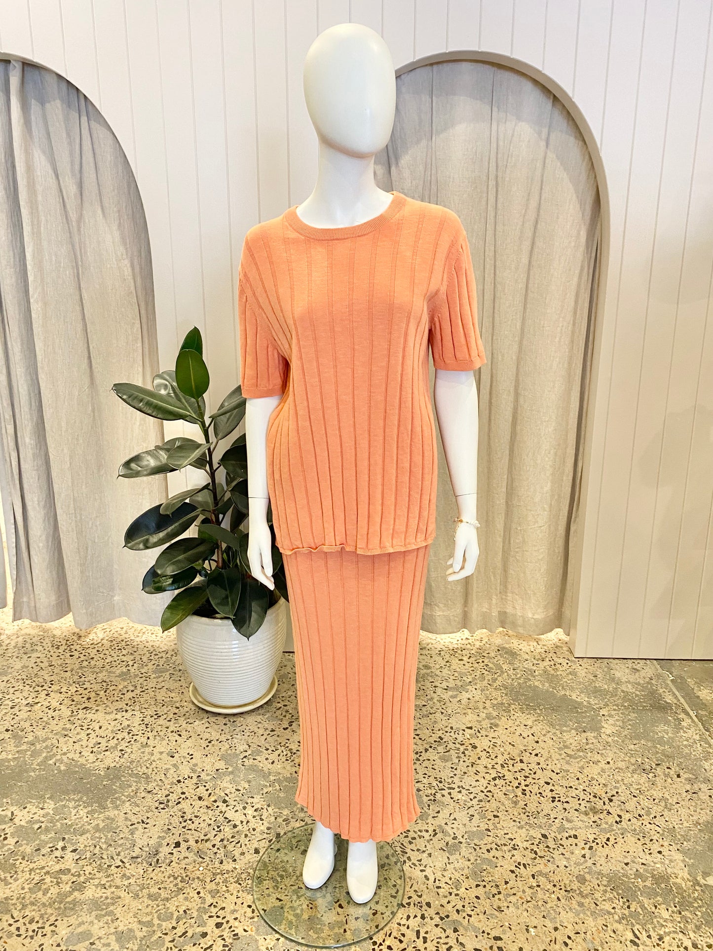 Country Road Ribbed Knit Skirt and Top Set in Melon - Size Small (8-10)