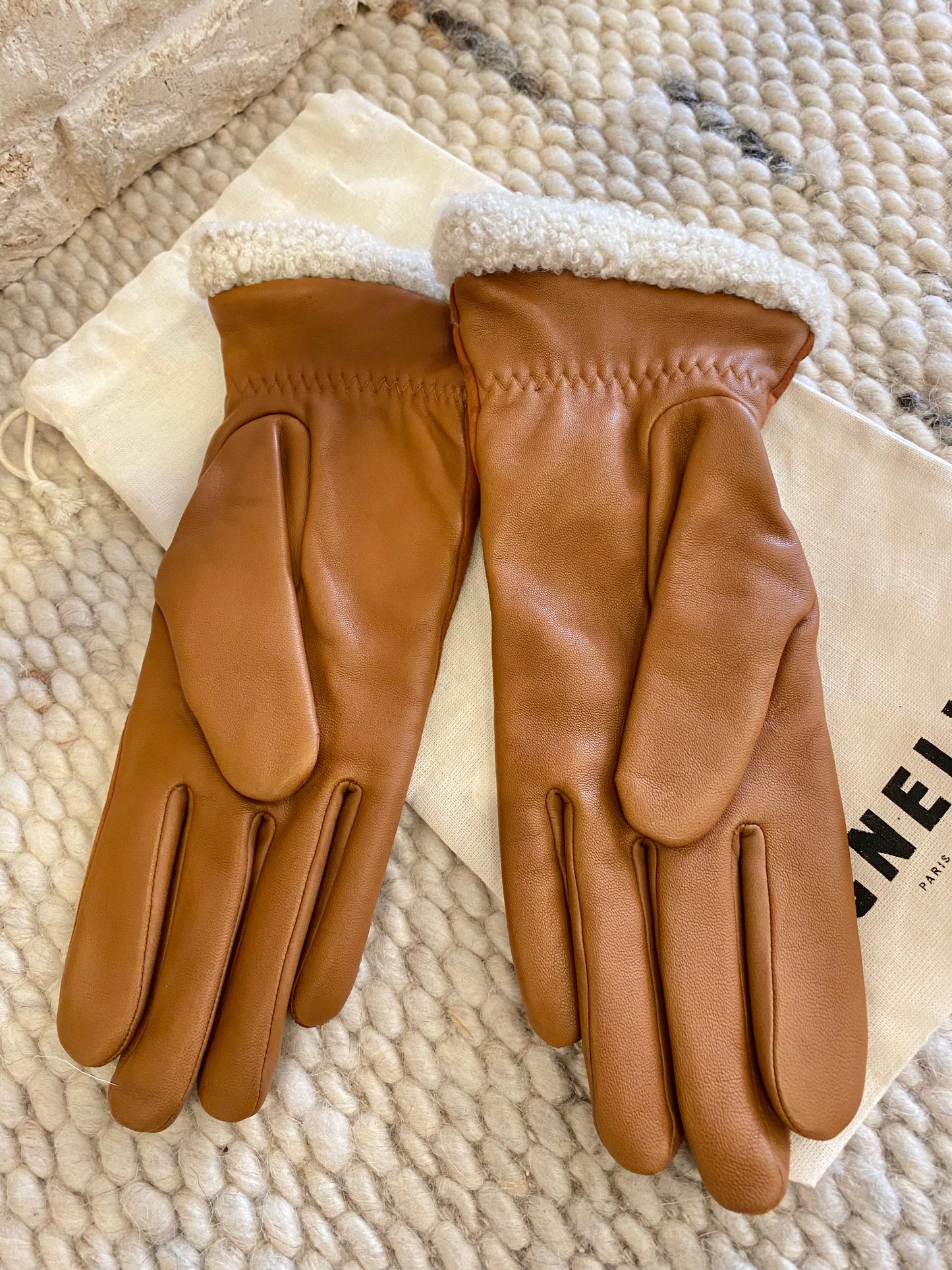 Agnelle 'Sebille' Fur Trimmed Leather Gloves in Chestnut