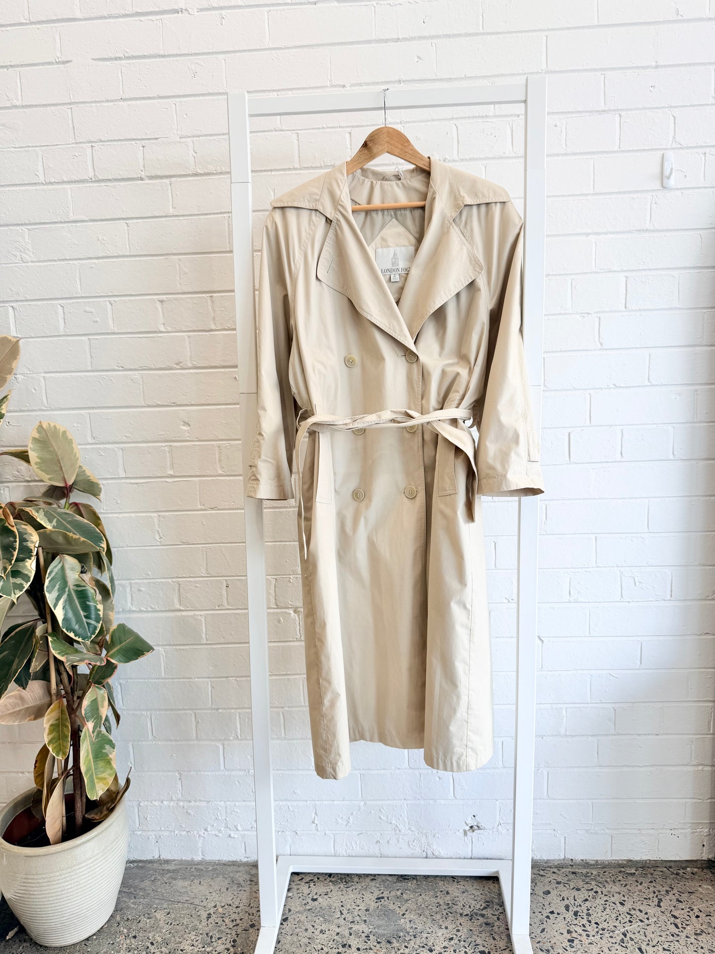 London Fog Beige Trench Coat - Size 8