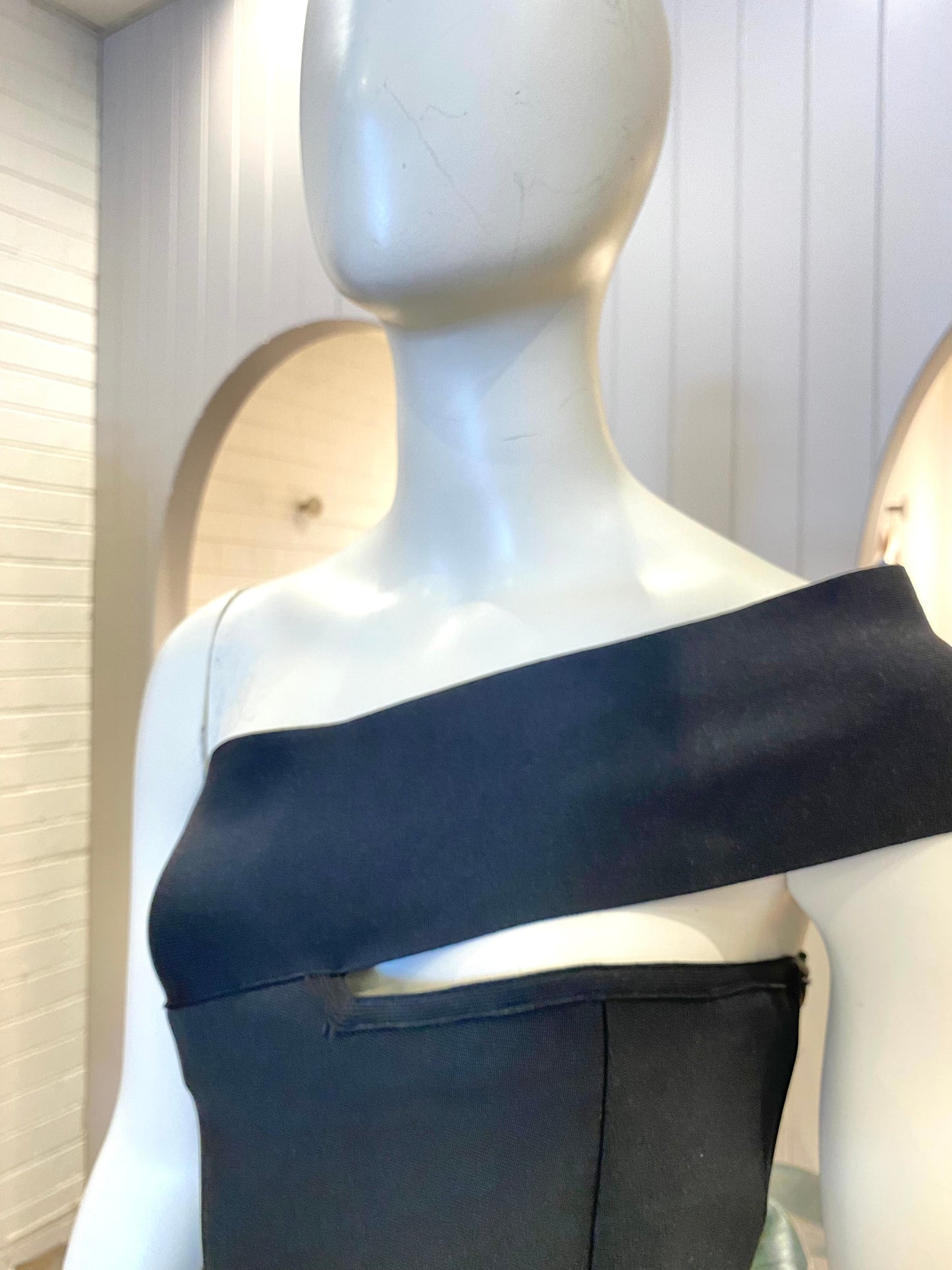 ELLIATT 'Soroa' Dress in Black - Size 10