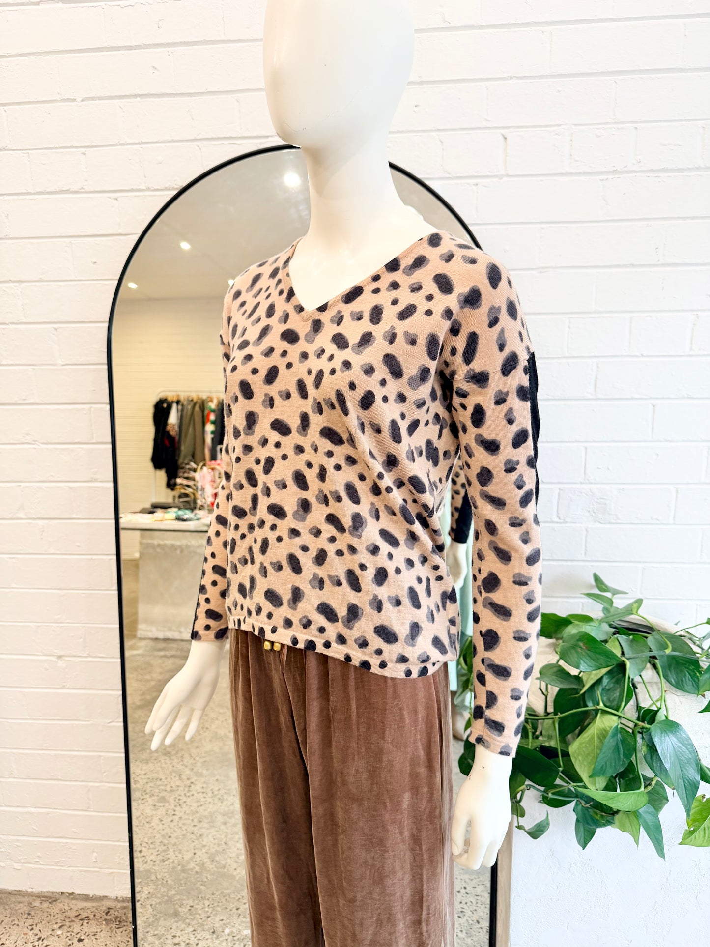 Cable Melbourne Beige Cheetah Merino Knit Jumper - Size XS (8)