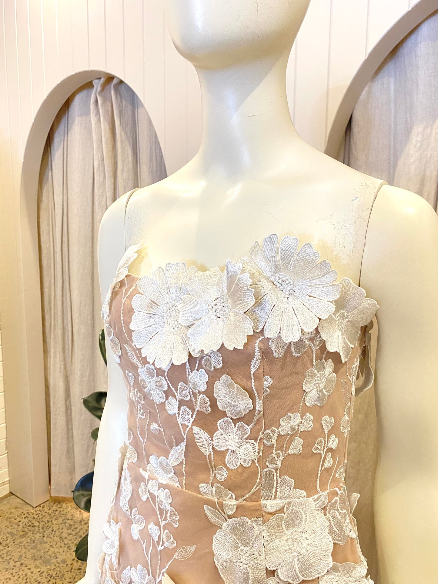 Elliatt Arabella Strapless Mini Dress In White - Size M (10)