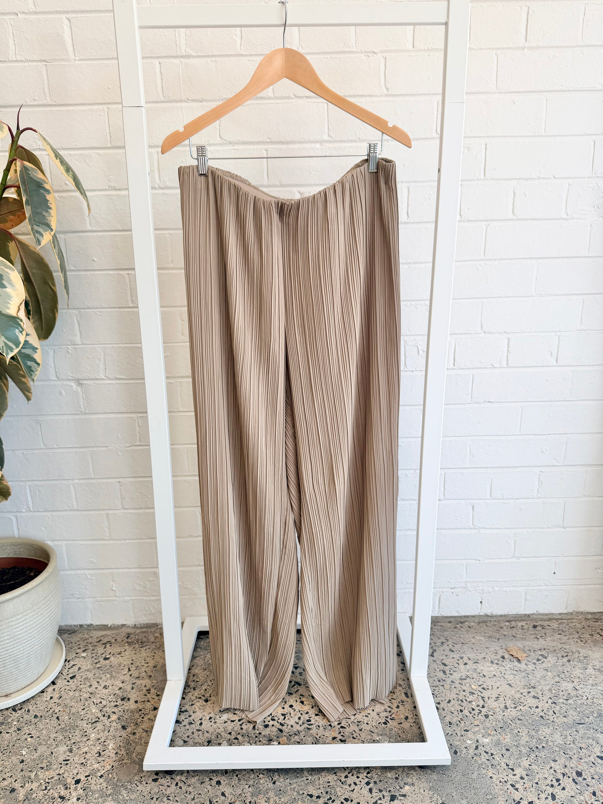 Second Female Roasted Cashew Tracy Pant and Shirt - Size XL (14 - 16)