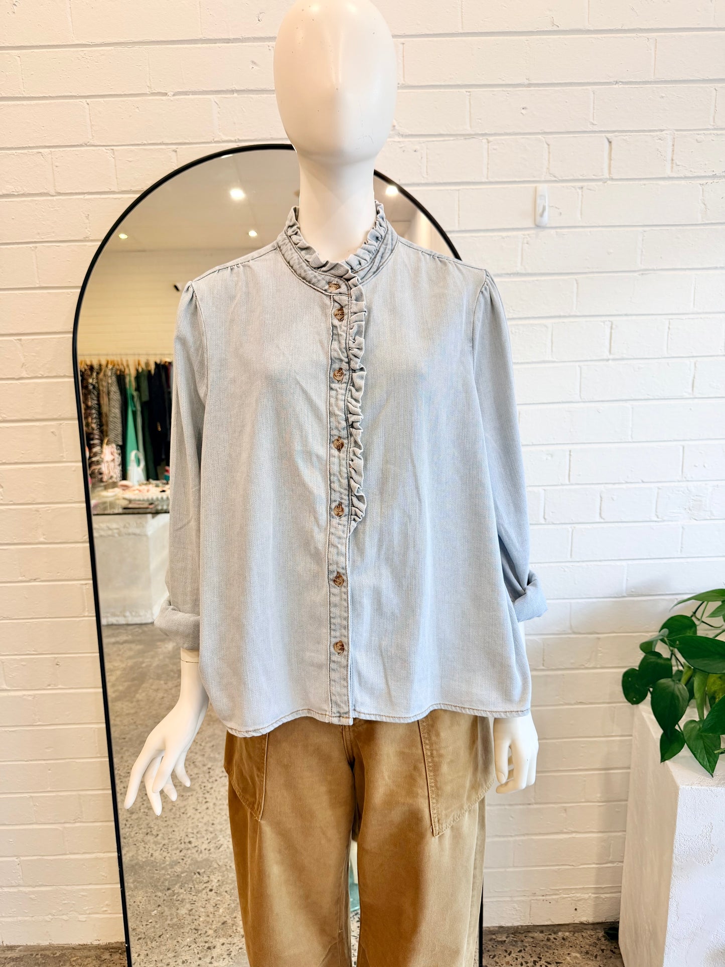 Kireina 'Yolanda' Ruffle Denim Shirt - Size L (12)