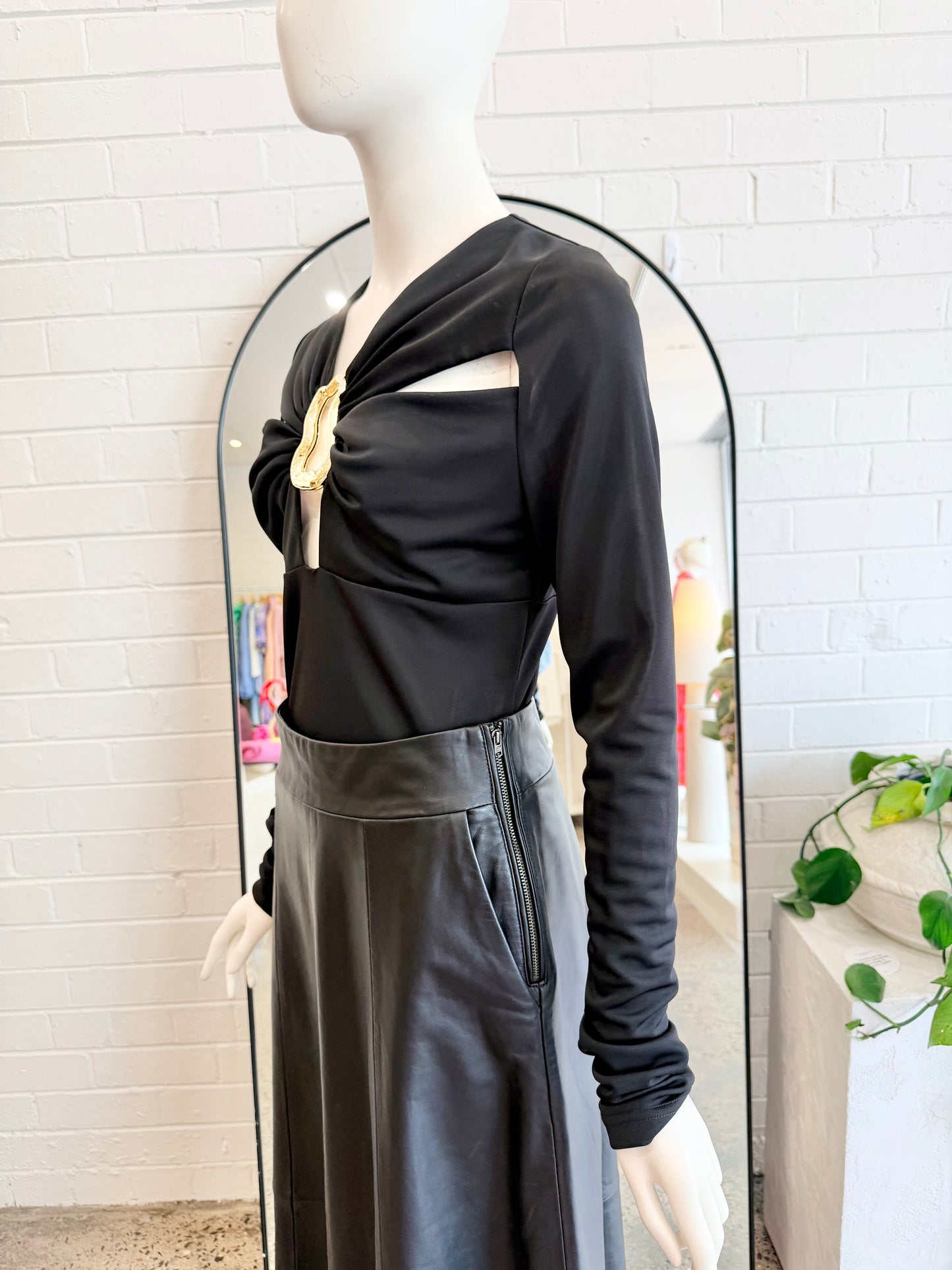 Rebecca Vallance Black Mischa Cutout Clasp Top - Size 12 - Pre-Loved Geelong