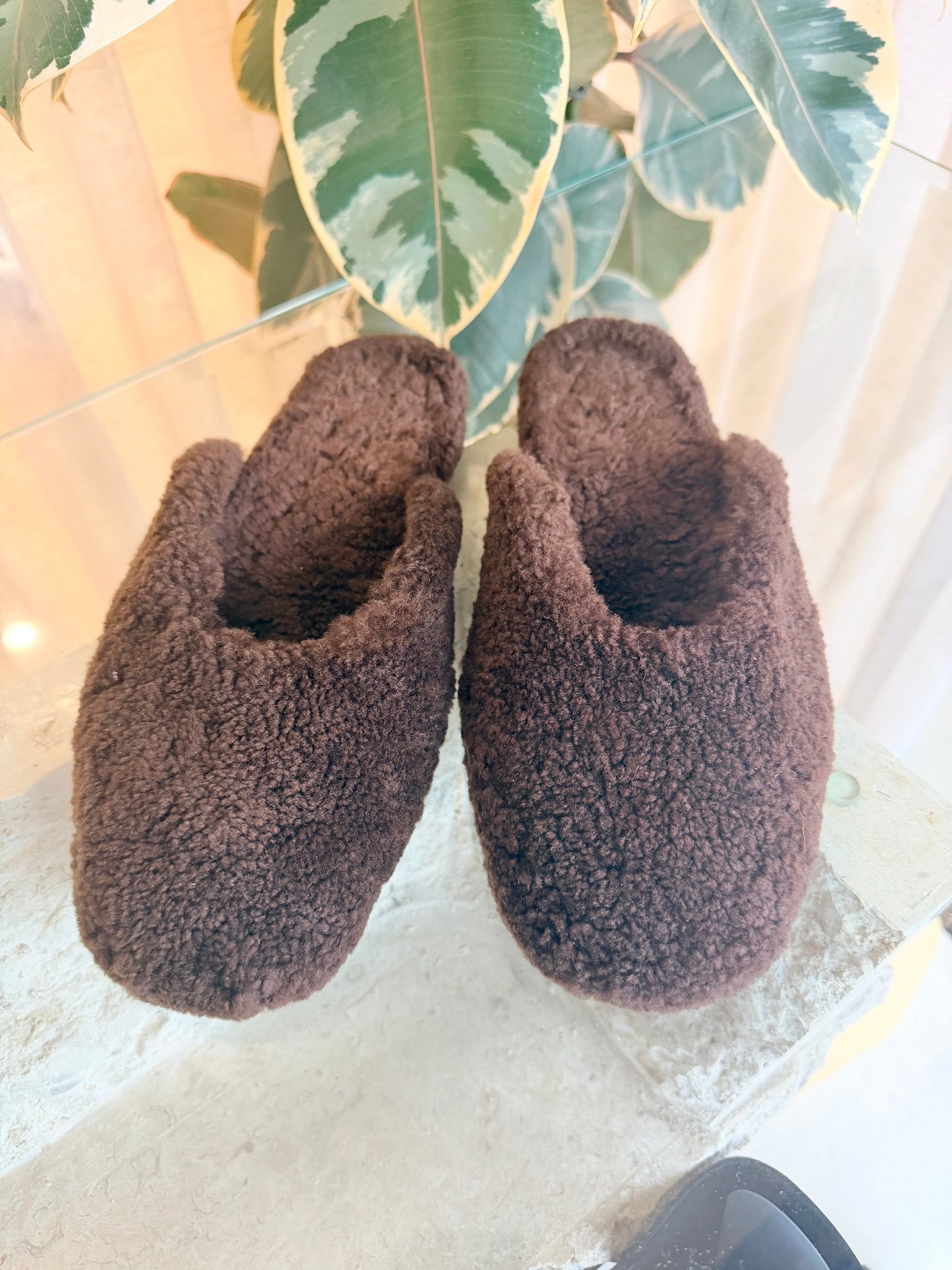 La Tribe Brown Shearling Slip Ons - Size 40