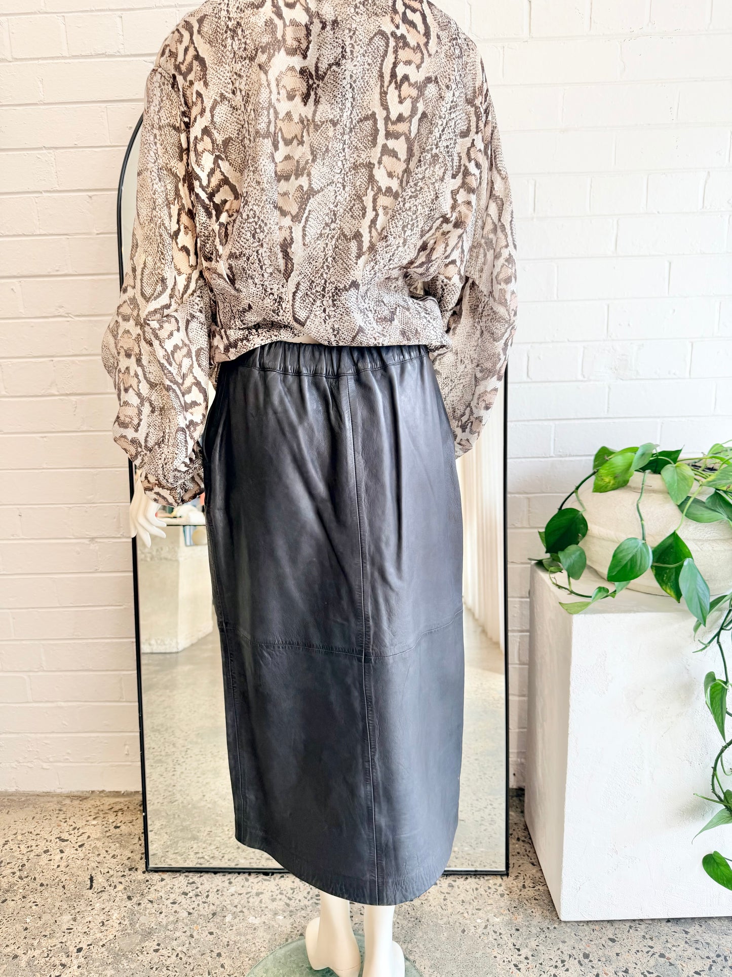 BINNY Leather Midi Skirt in Navy - Size 10 - Pre-Loved Geelong