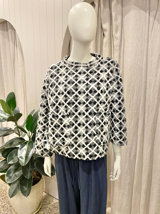 Kuwaii Black and Grey Wool Blend Jumper - Size 6