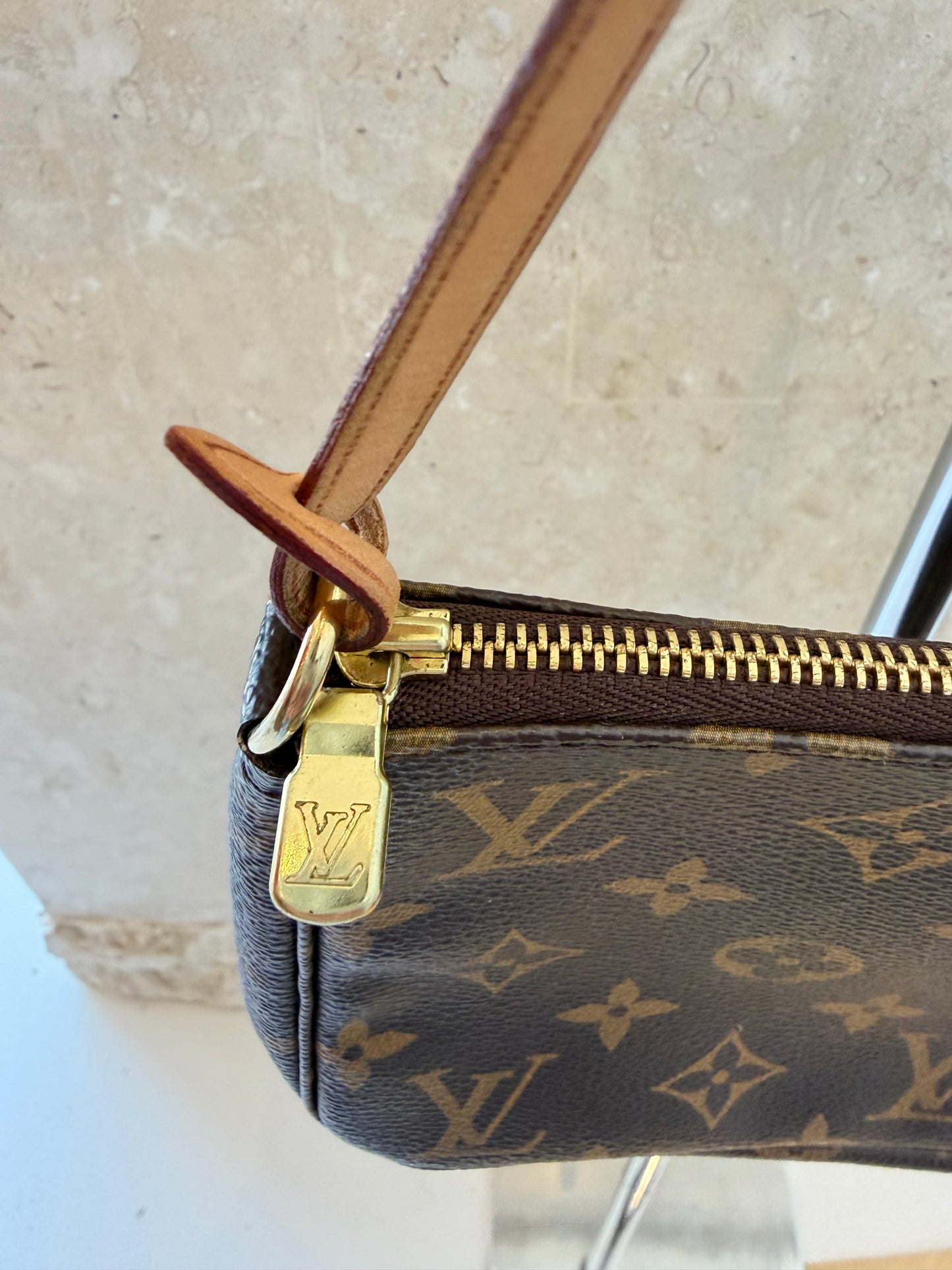 Louis Vuitton Pochette Accessoires Leather Shoulder Bag