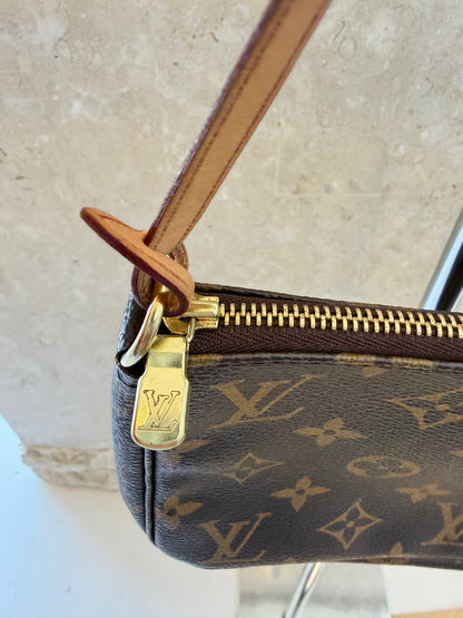 Louis Vuitton Pochette Accessoires Leather Shoulder Bag