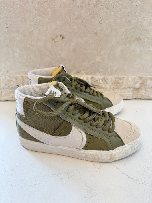 Nike SB Zoom Blazer Mid Premium Plus Sneaker in Olive Green - Size 40.5