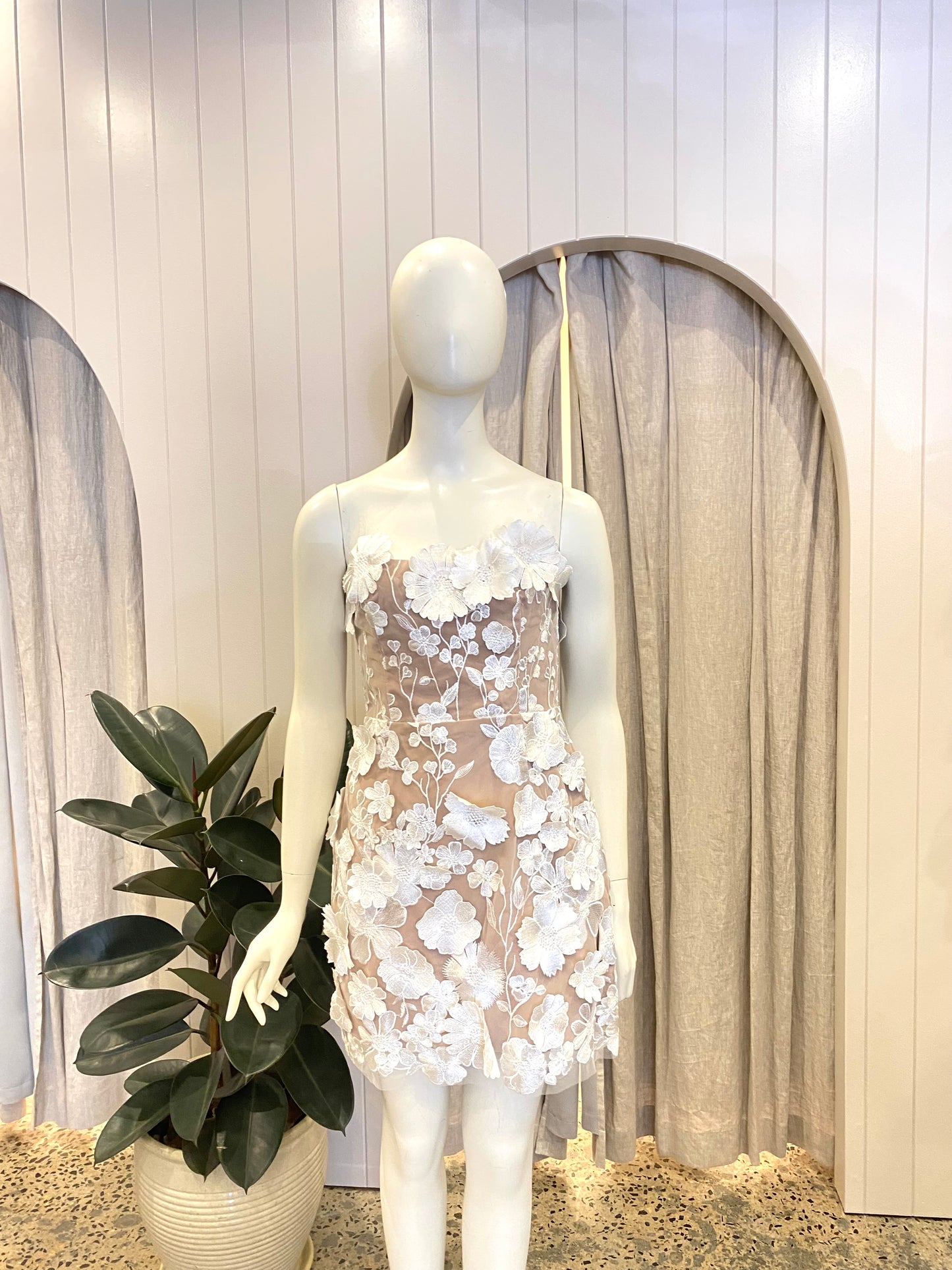 Elliatt Arabella Strapless Mini Dress In White - Size M (10)