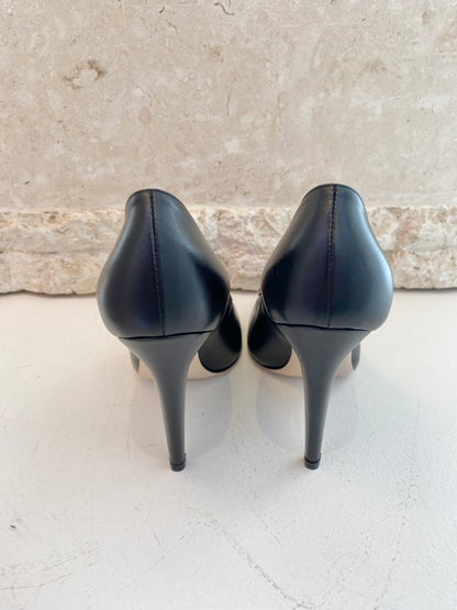 Gucci Black Lip Pumps - Size 37.5