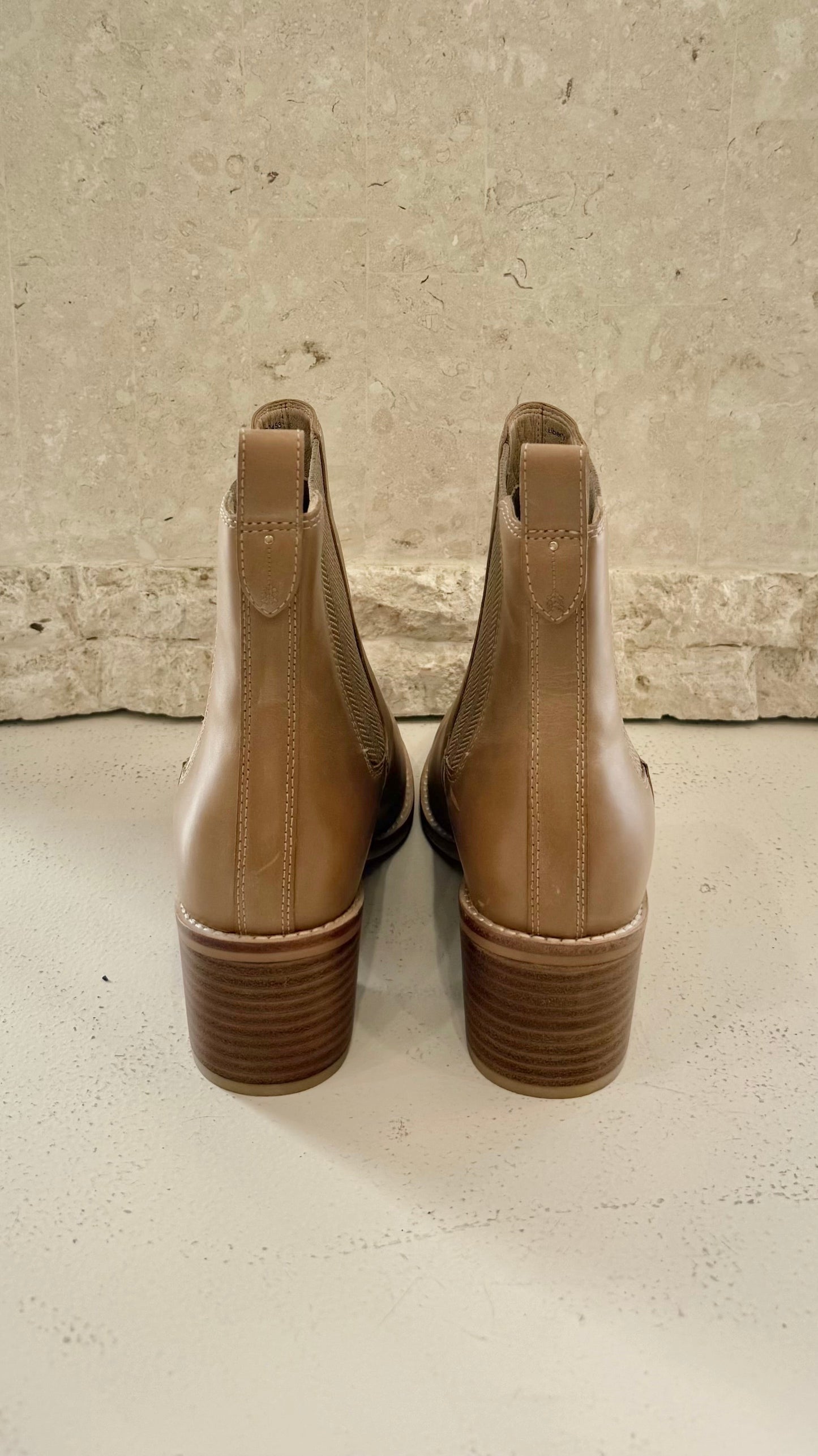 Frankie 4 Tan Liberty Chelsea Boot BNWT - Size 9