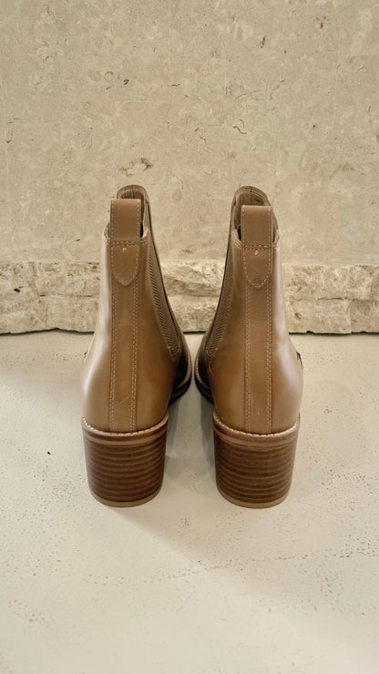 Frankie 4 Tan Liberty Chelsea Boot BNWT - Size 9