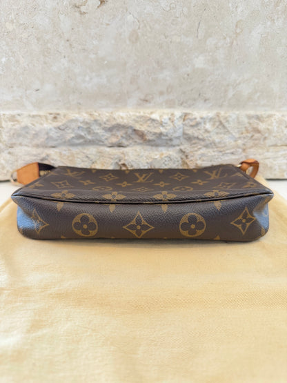 Louis Vuitton Pochette Accessoires Leather Shoulder Bag