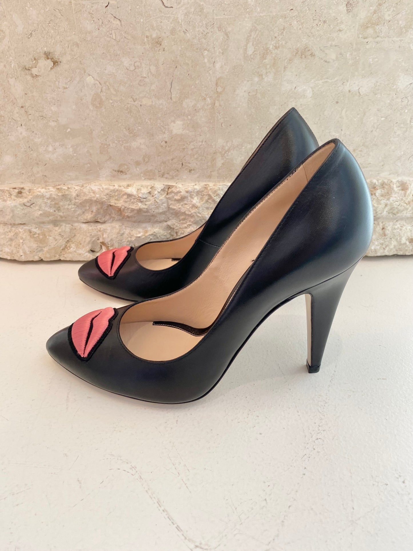 Gucci Black Lip Pumps - Size 37.5