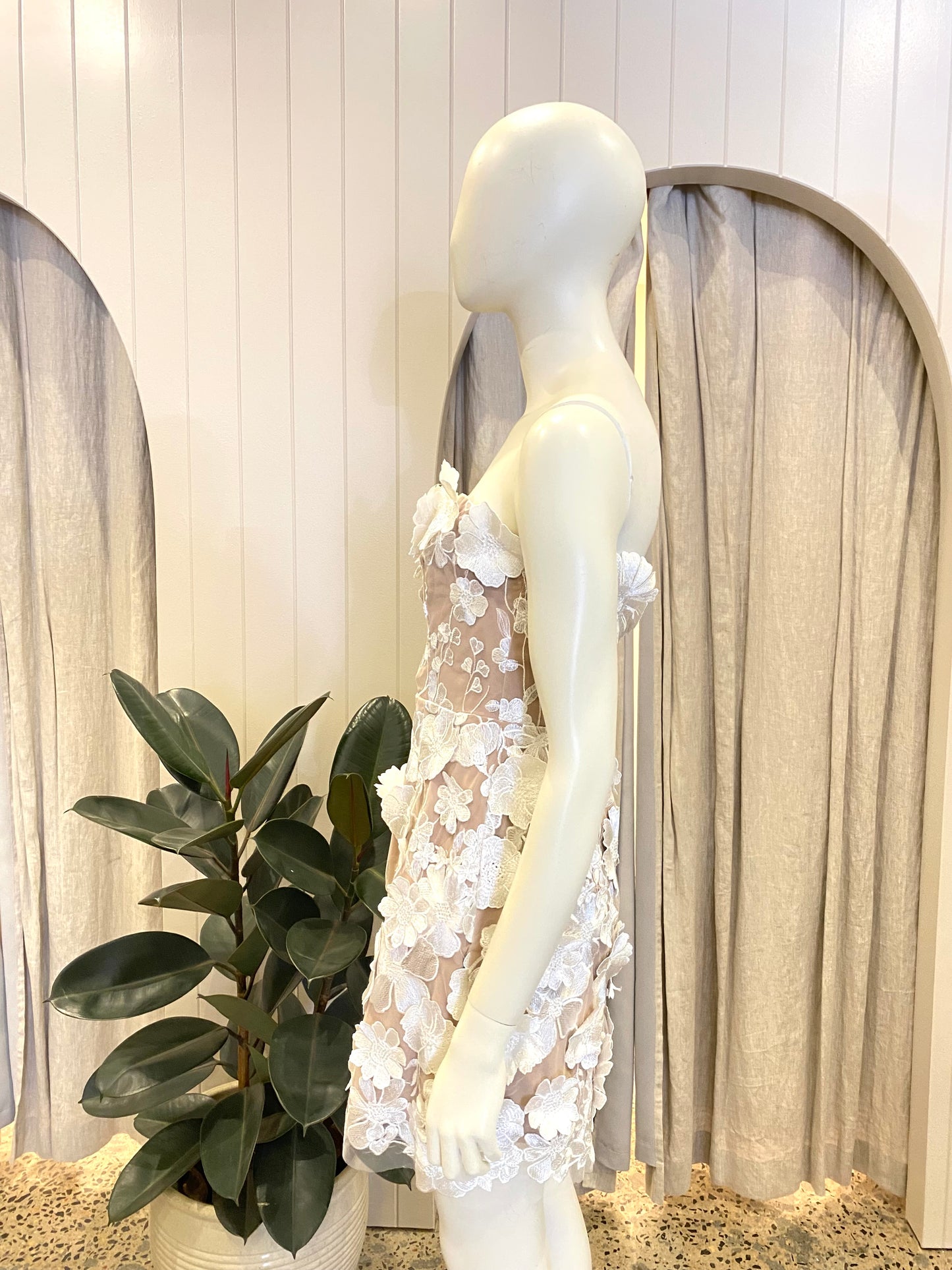 Elliatt Arabella Strapless Mini Dress In White - Size M (10)