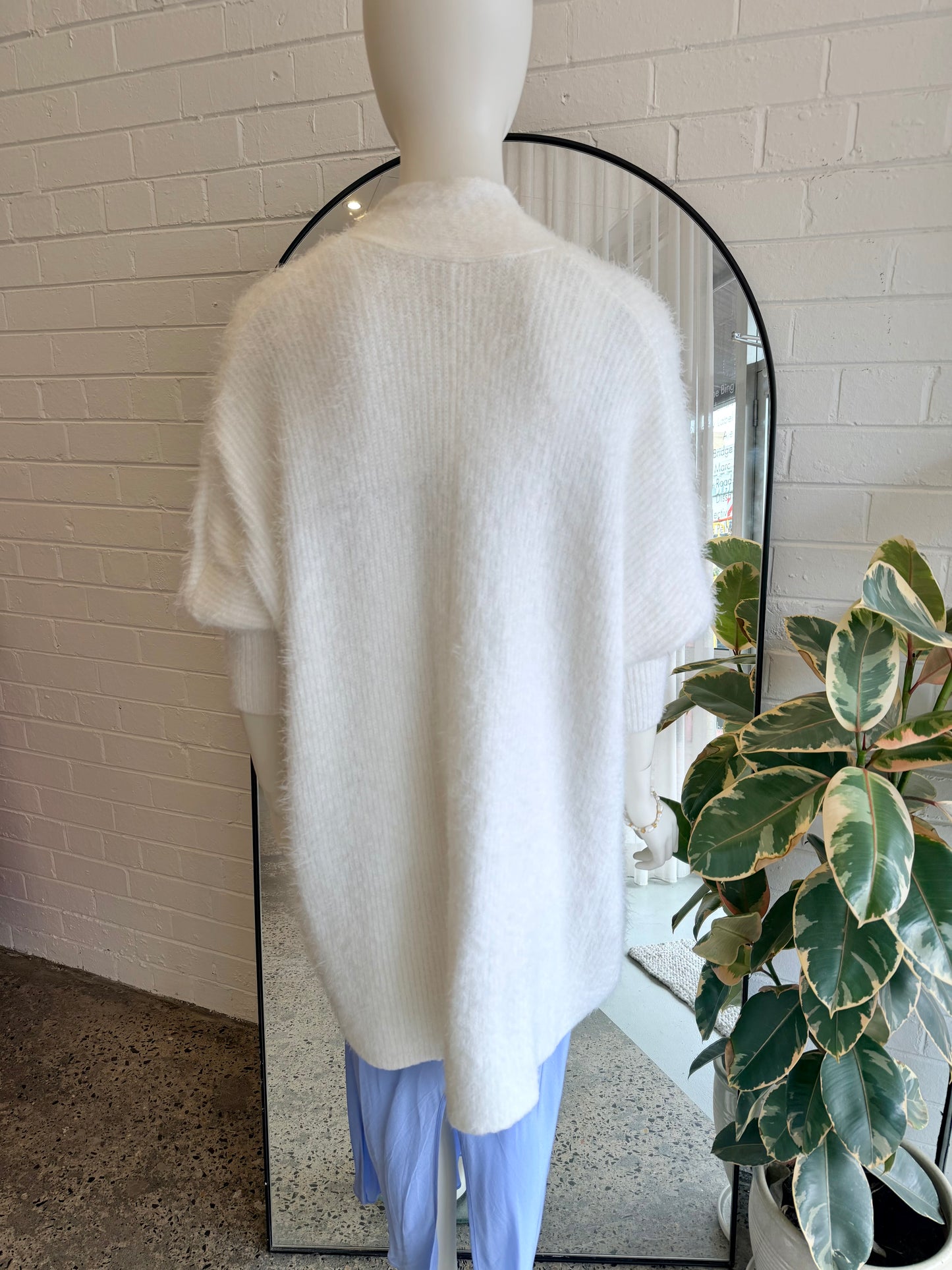 Zulu & Zephyr "Into My Arms" Ivory Knit Cardigan - Size 10