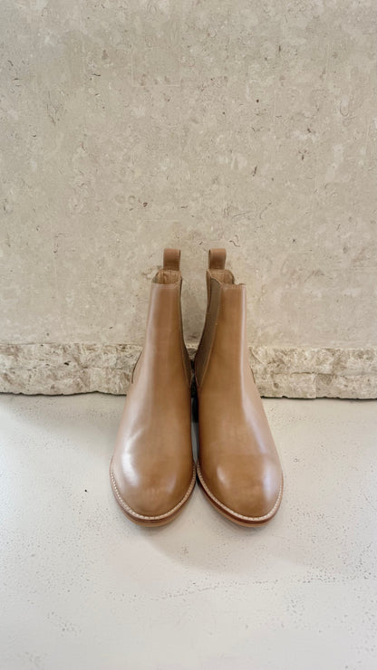 Frankie 4 Tan Liberty Chelsea Boot BNWT - Size 9