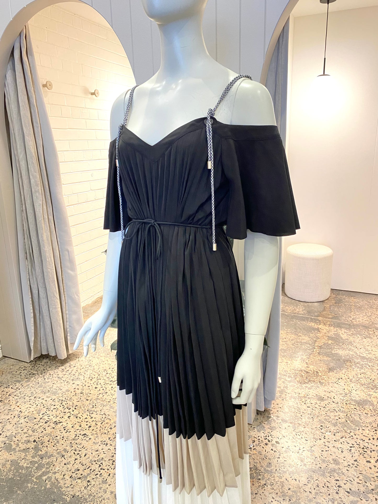 Country Road Pleated Midi Dress - Size 8