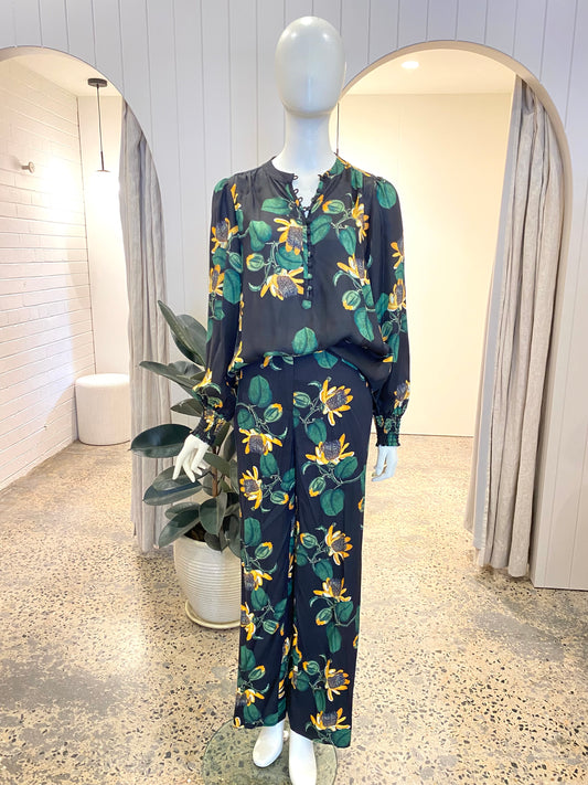 Cable Melbourne Sweet Pea Blouse and Pant Set - Size 10/12