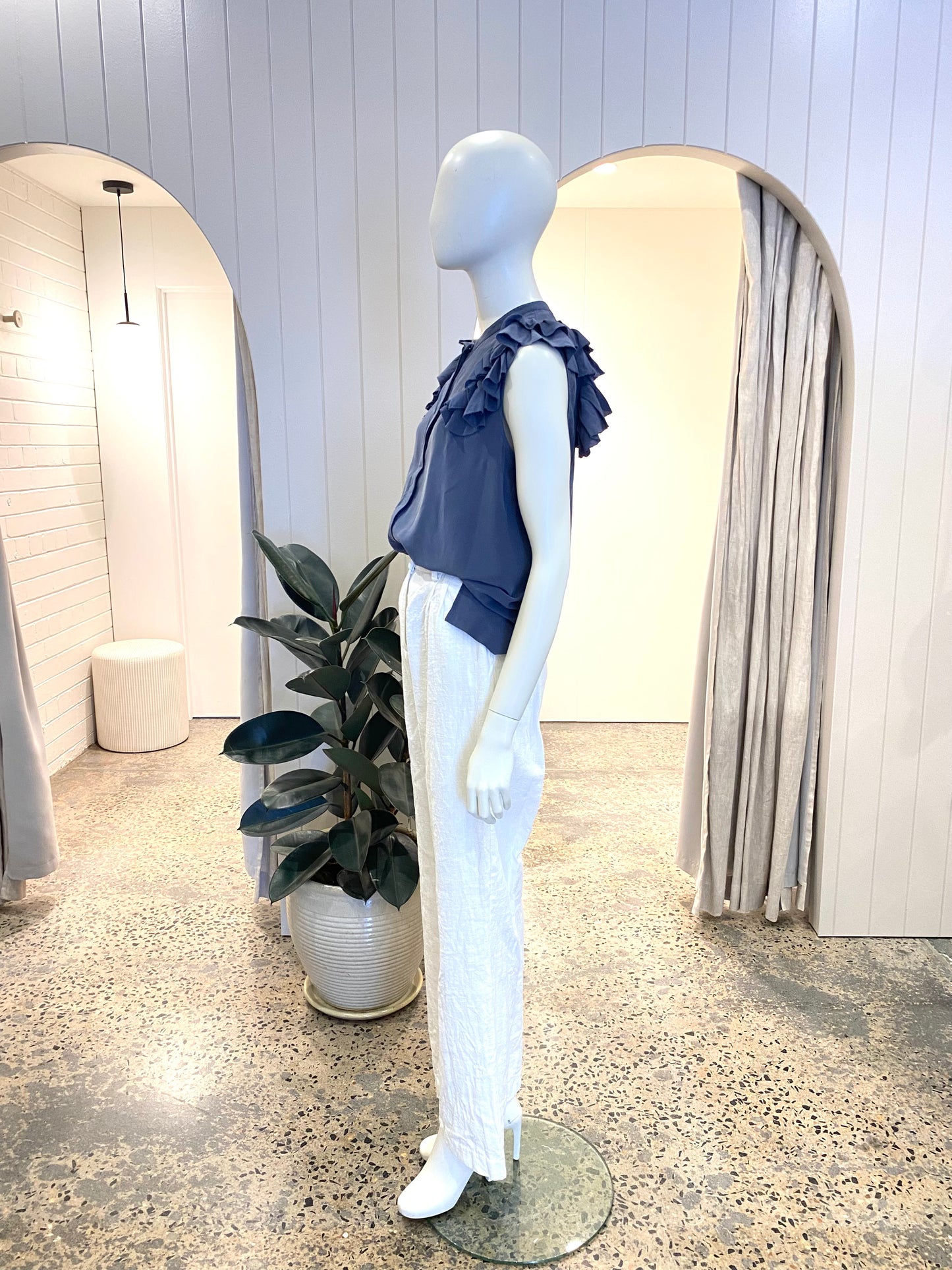 Cable Melbourne Blue Silk Sleeveless Blouse - Size M