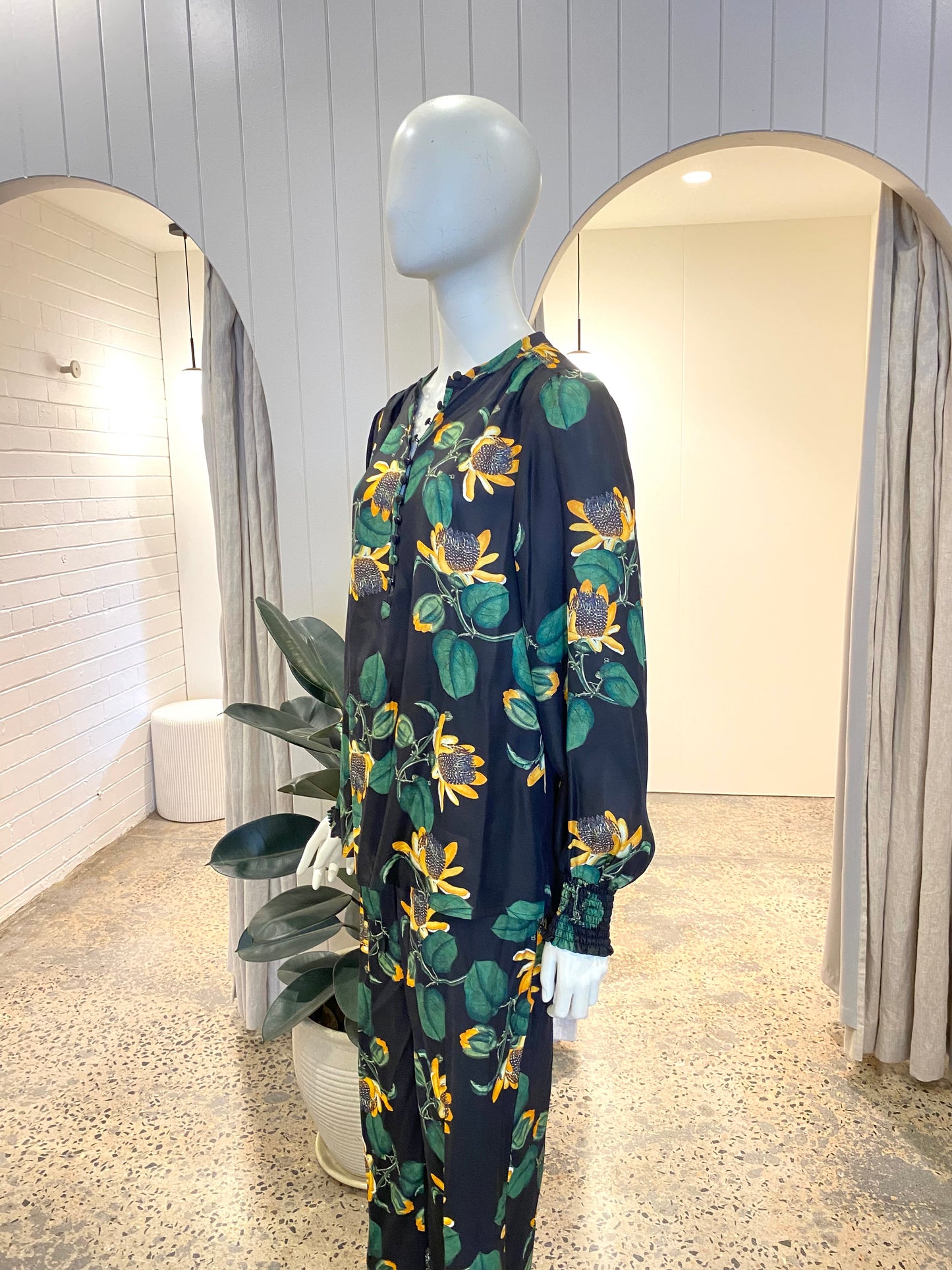 Cable Melbourne Sweet Pea Blouse and Pant Set - Size 10/12