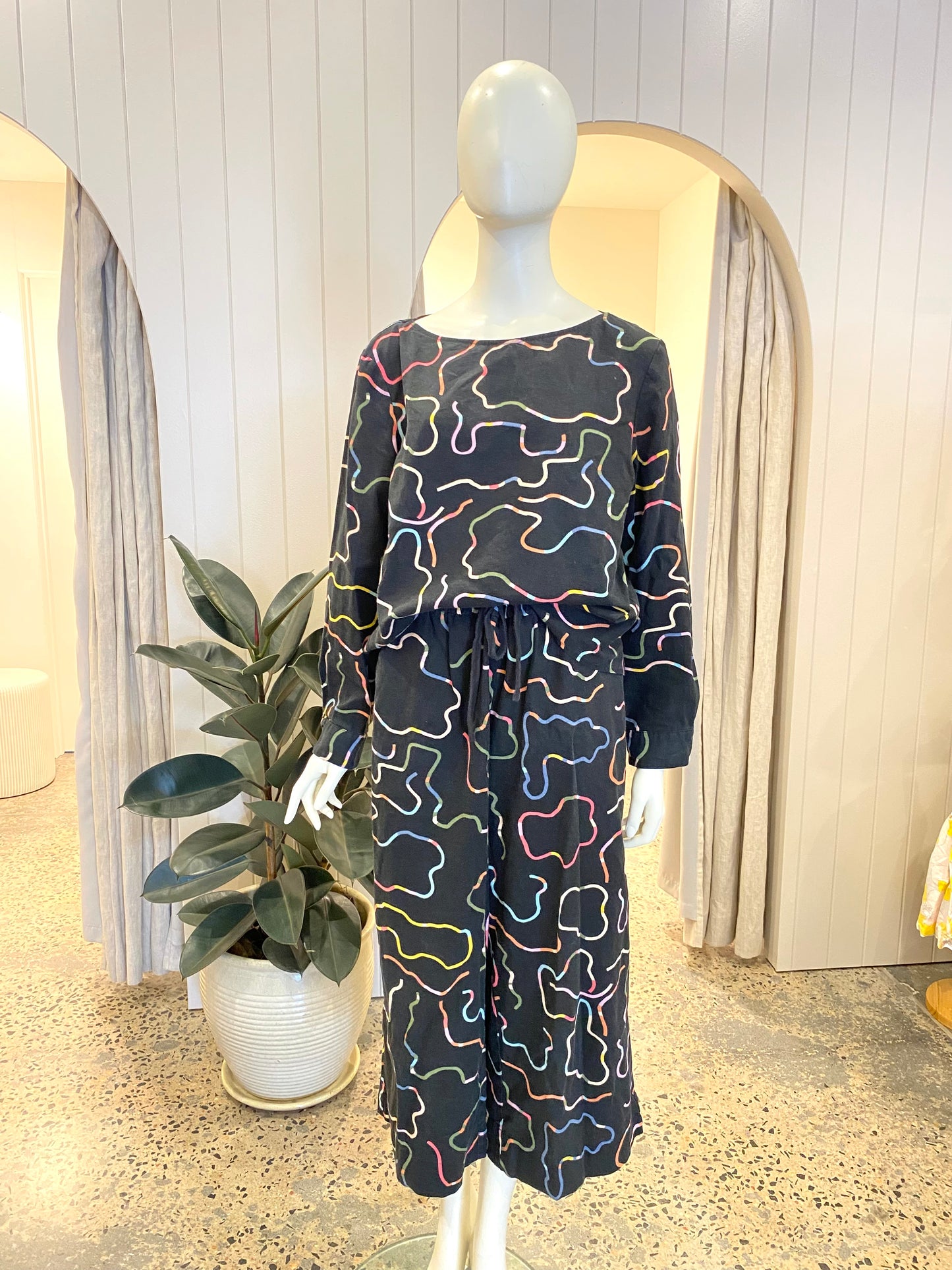 Jericho Road Black Linen/Cotton Pant and Top Set - Size 16