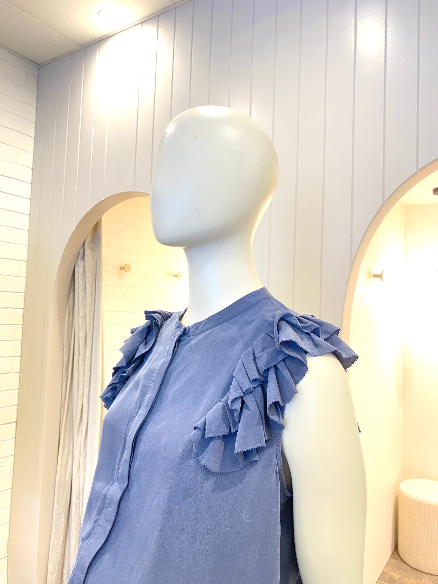 Cable Melbourne Blue Silk Sleeveless Blouse - Size M