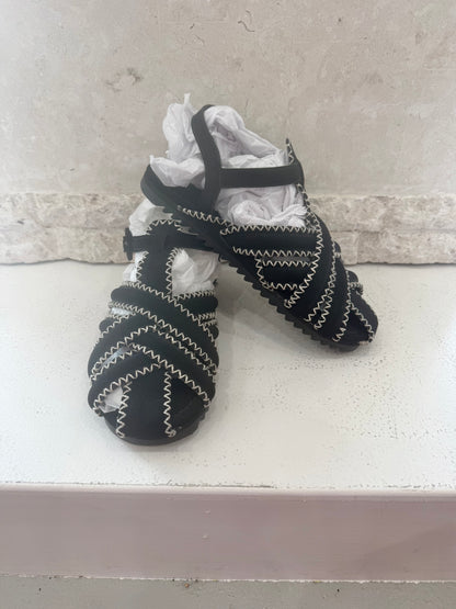 Farm Rio Black Zig Zag Sandals - Size 38.5