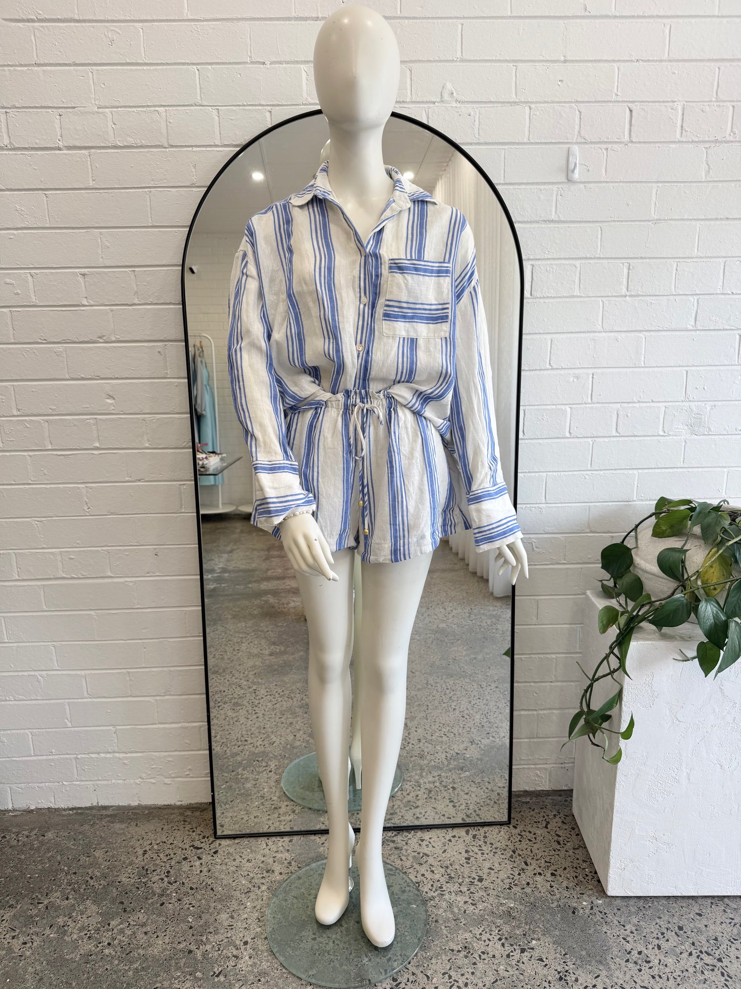 Kivari White and Blue Stripe Isabelle Shirt and Shorts - Size 8