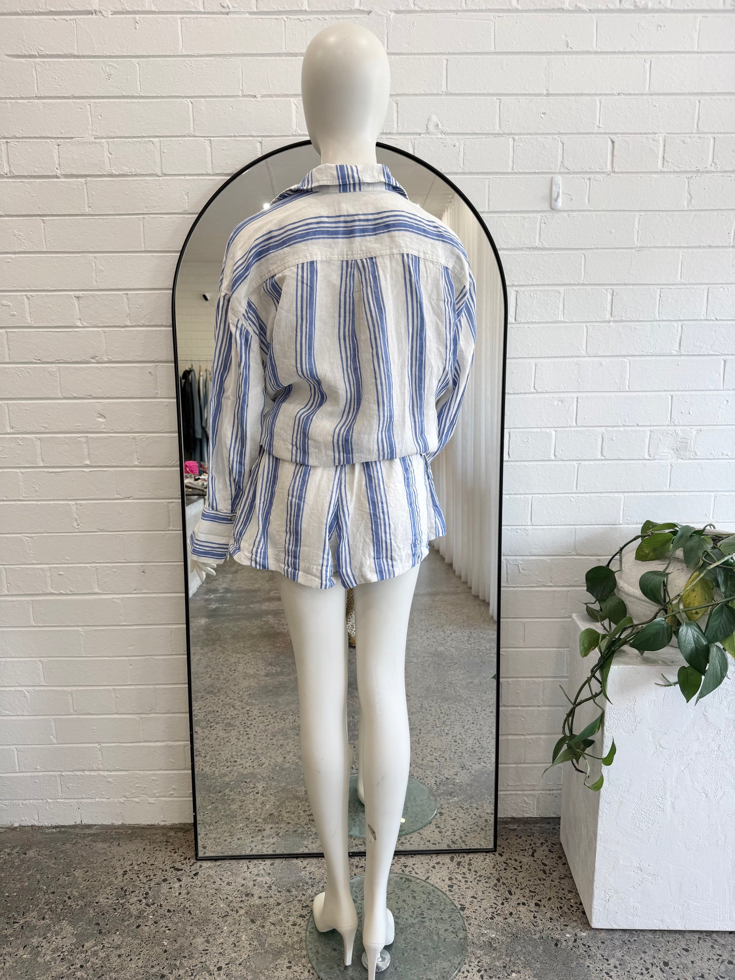 Kivari White and Blue Stripe Isabelle Shirt and Shorts - Size 8