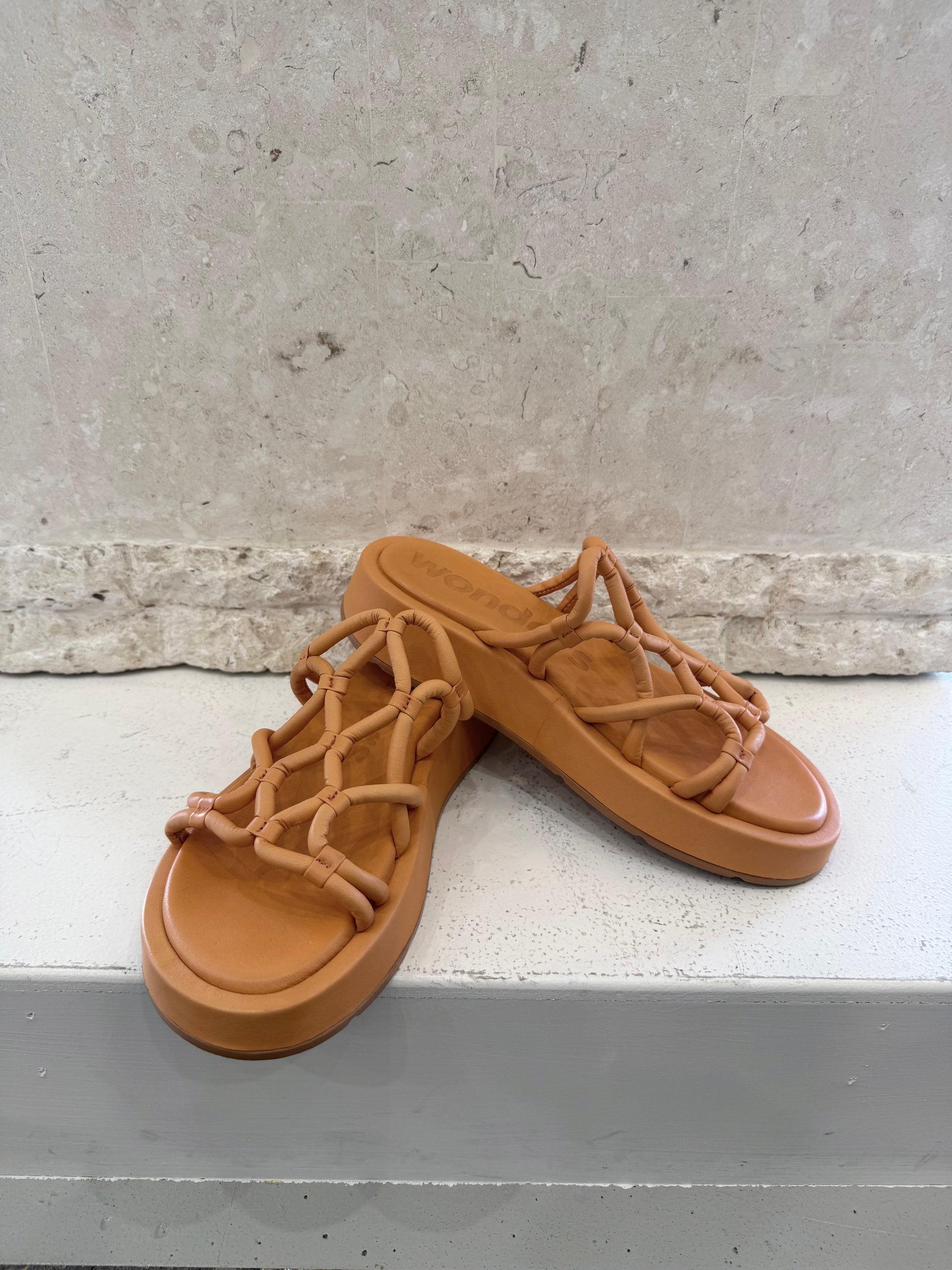 Wonders Coral Eladia Sandal - Size 39 - Pre-Loved Geelong