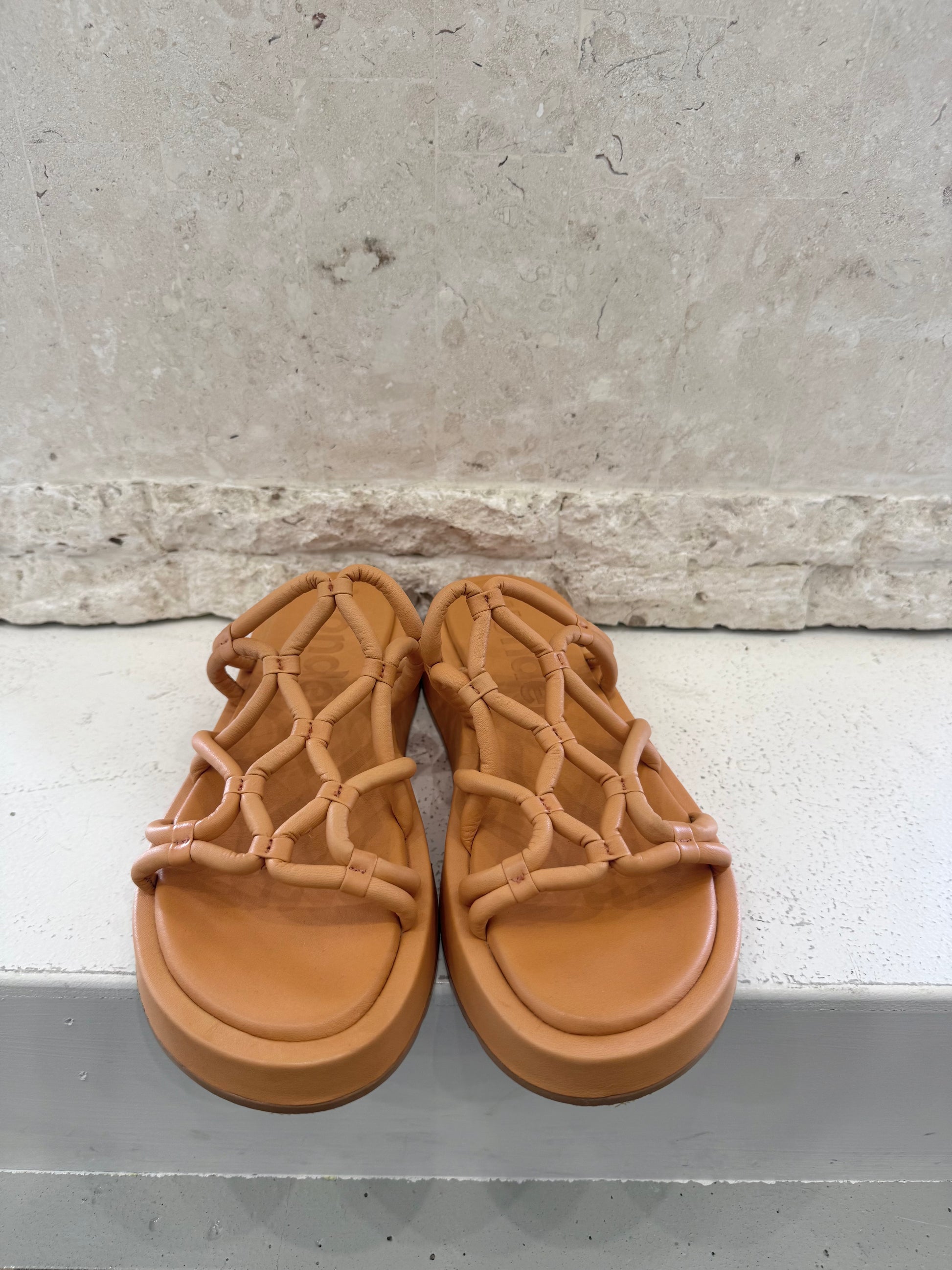 Wonders Coral Eladia Sandal - Size 39 - Pre-Loved Geelong