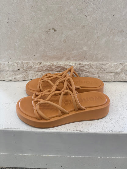 Wonders Coral Eladia Sandal - Size 39 - Pre-Loved Geelong