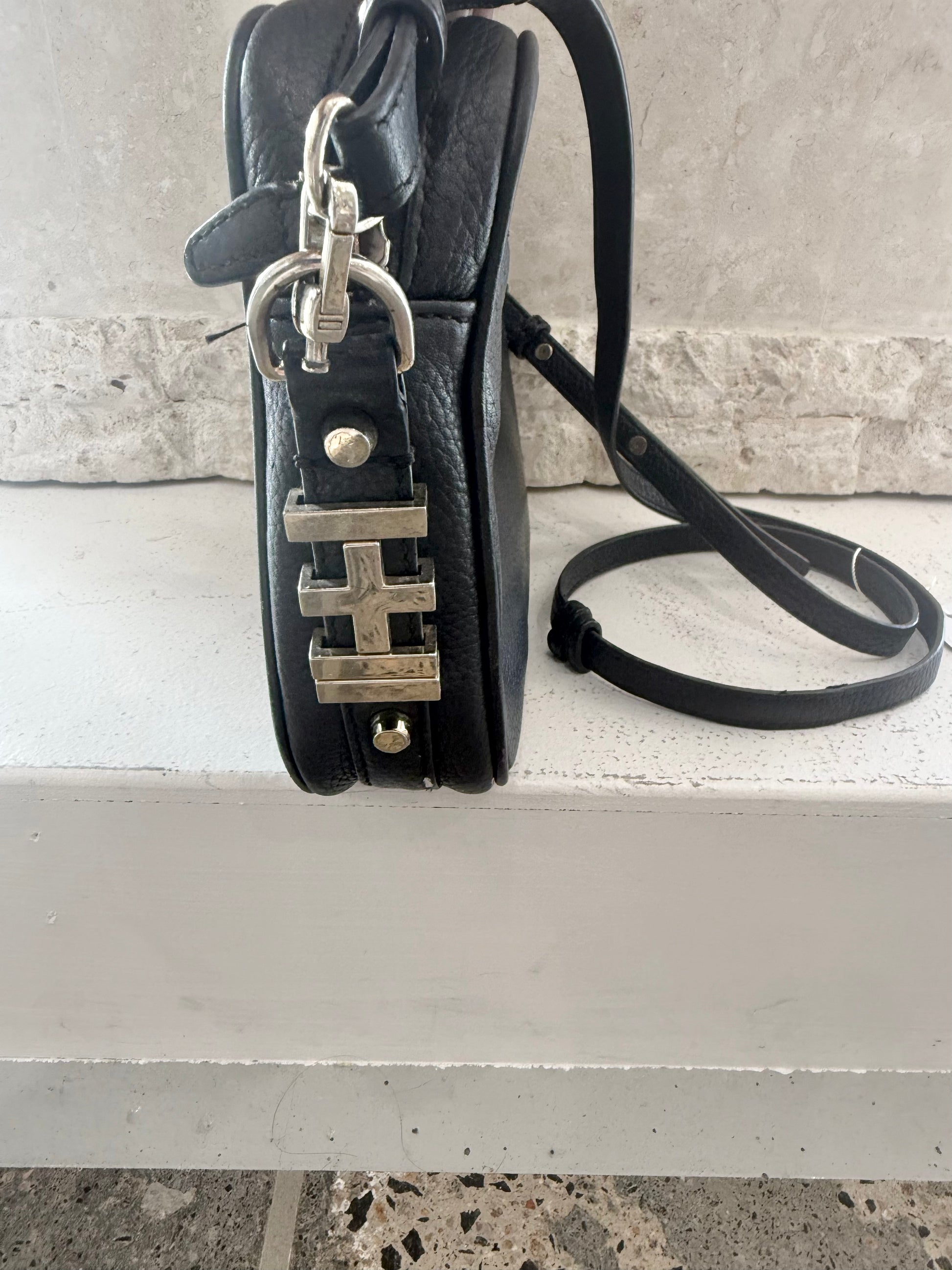Dylan Kain Black Leather Rodriguez Crossbody Bag - Pre-Loved Geelong