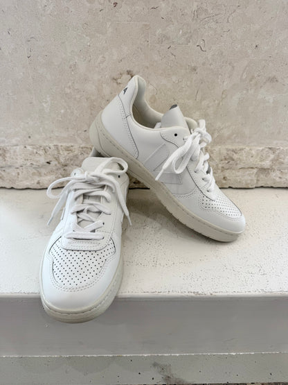 Veja White V-10 Leather Sneakers - Size 39 - Pre-Loved Geelong