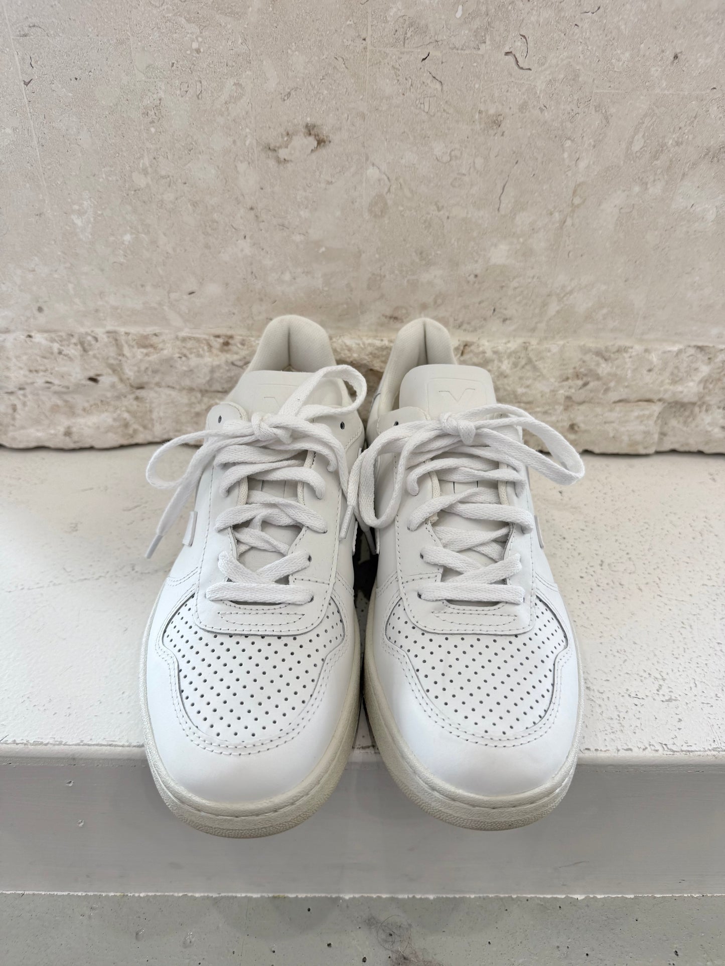 Veja White V-10 Leather Sneakers - Size 39 - Pre-Loved Geelong