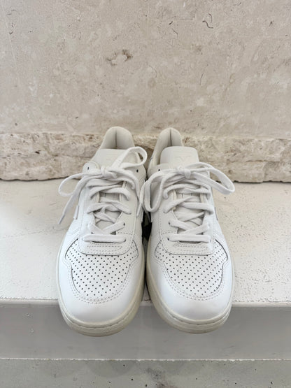 Veja White V-10 Leather Sneakers - Size 39 - Pre-Loved Geelong