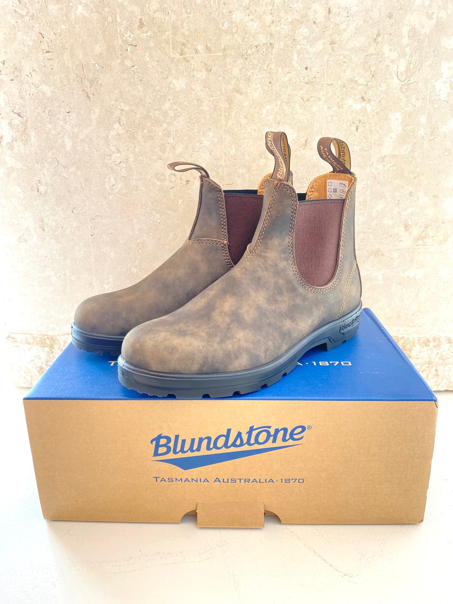 Blundstone Chelsea Boots in Brown - Size 9