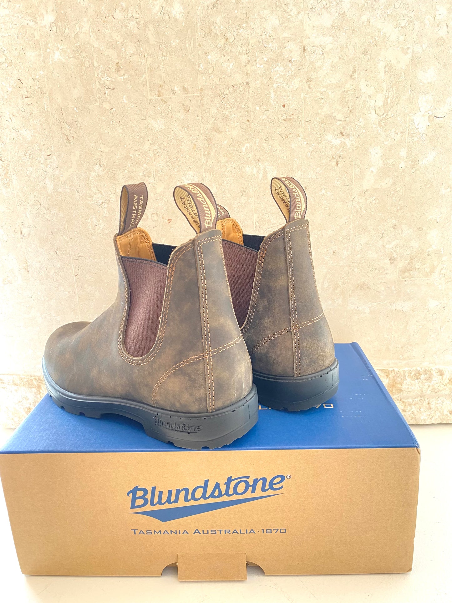Blundstone Chelsea Boots in Brown - Size 9