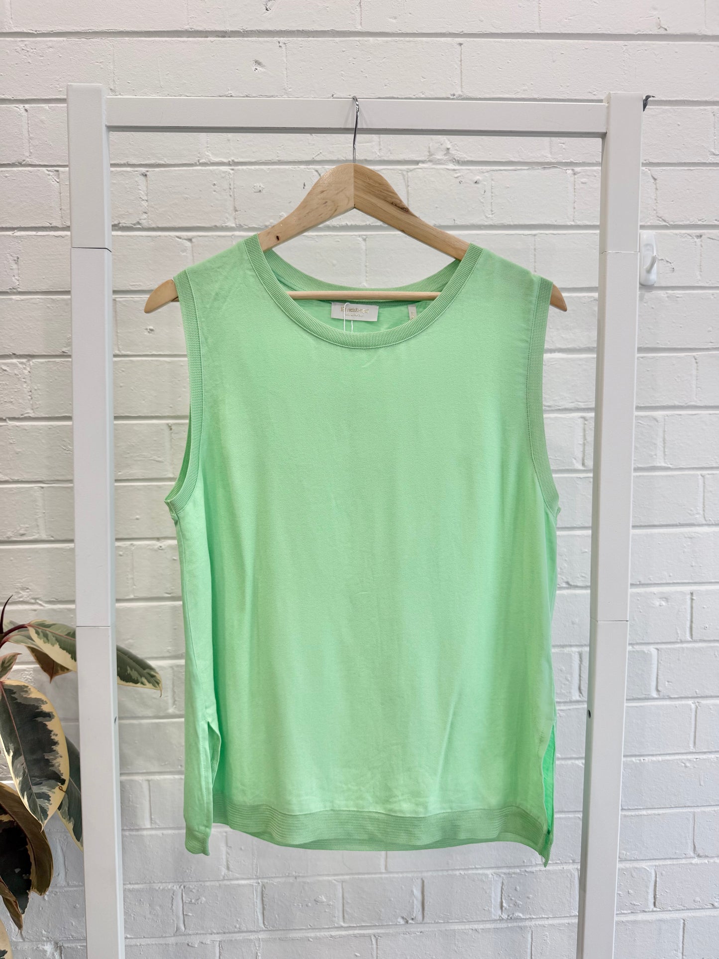 Rich and Royal Apple Sleeveless Top - Size L (12)