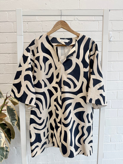 Marimekko Navy/Cream Feles Joonas Tunic - Size XL (14 - 16)