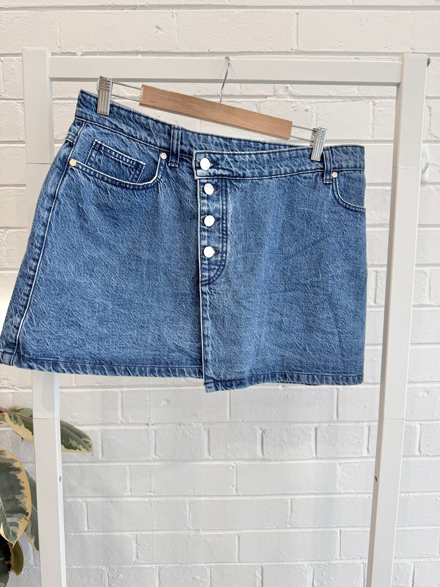 Viktoria and Woods Blue Wash Classic Mustang Mini Skirt - Size 4 (14)