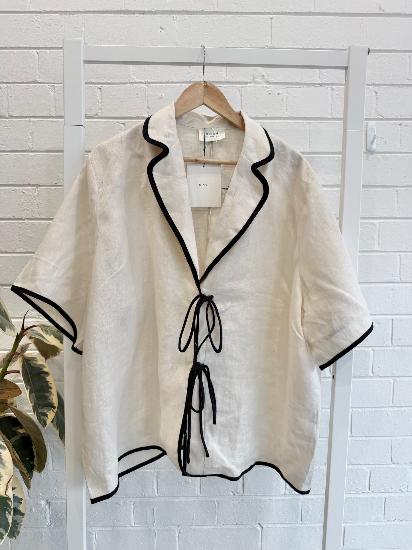 Dissh Cream Von Linen Shirt and Skort - Size 14